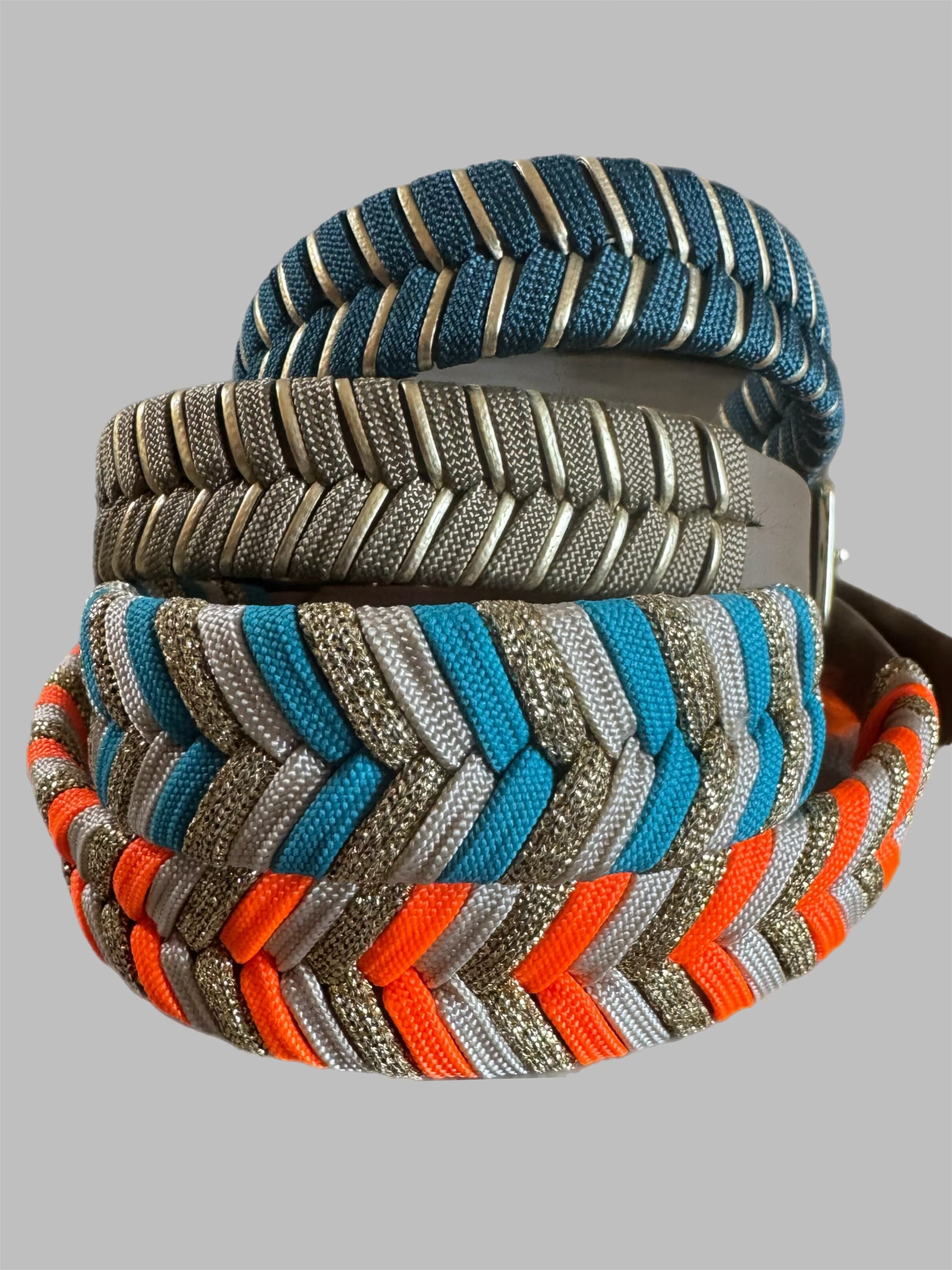 Halsband V - Line Taupe / Goldschnur – Bild 3