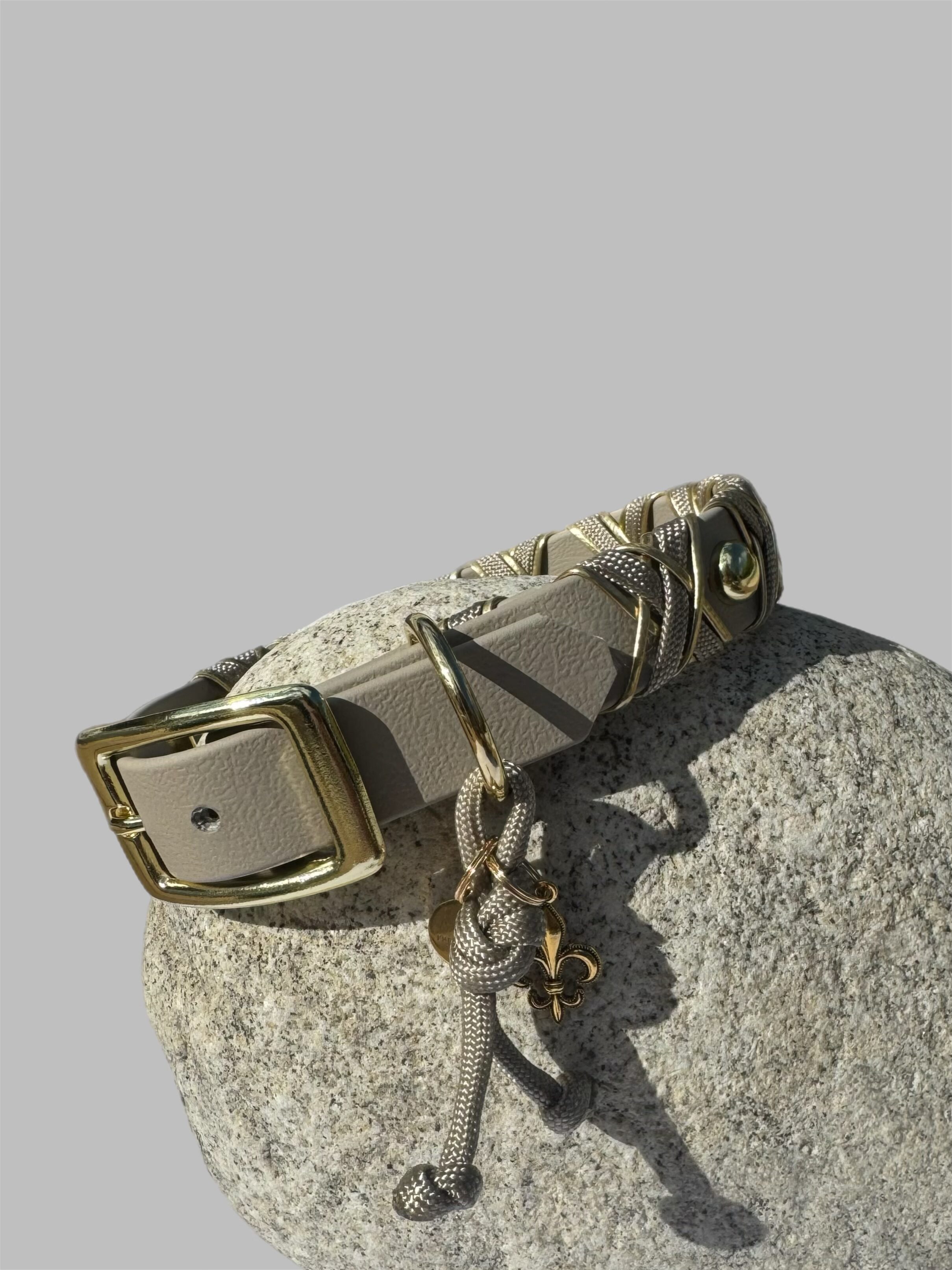 Halsband Crossline  Light Taupe / Gold – Bild 2